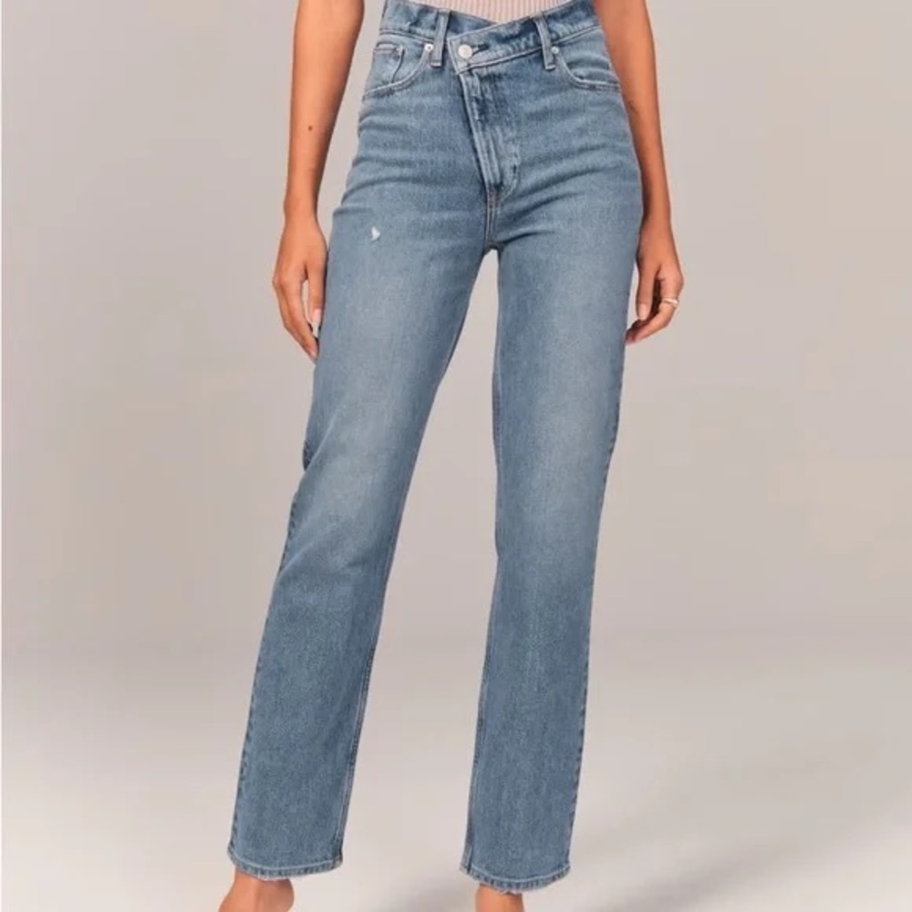 Abercrombie Curve Love 90s Straight Ultra High Rise